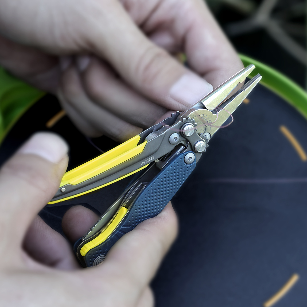 SOG 5 en 1 Aegis MT Mini Pince - Edc Carry Pliers avis et prix